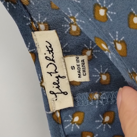 Lily White blue with gold print size small blouse front pocket flowy 3 quarter - Picture 5 of 8